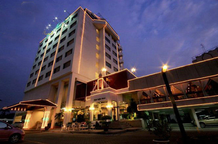 Louis Tavern Hotel Bangkok Exterior photo